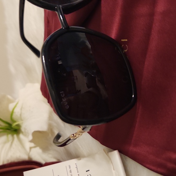 Gucci square framed sunglasses ๐ I ACCEPT ANY REASONABLE OFFERS - Picture 4 of 16